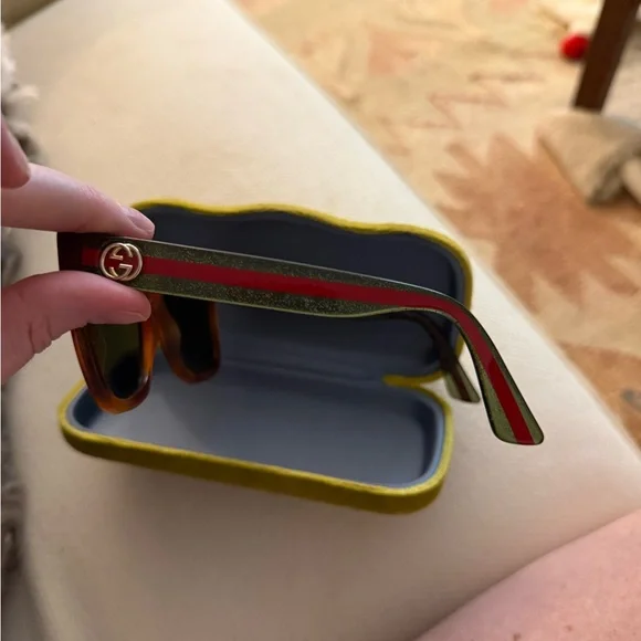 Gucci Tortoiseshell Sunglasses - Picture 5 of 7